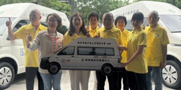 社團法人新北市南汐無上宮慈善協會 捐贈屏東2輛復康巴士