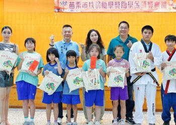 苗栗市扶弱助學獎助學金頒獎 104名優秀學生獲獎