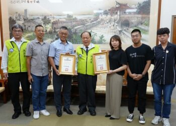 「DF現代音樂樂團」與「星聲代合唱團」榮獲澎湖縣114年度傑出演藝團隊　陳光復親自頒獎表揚 邀請鄉親進場共賞演出