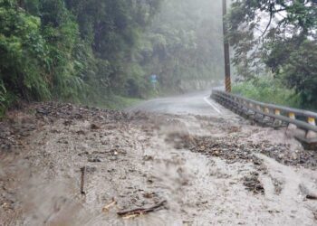 臺東縣海端鄉下馬路段發生邊坡坍方  雙向道路阻斷無法通行