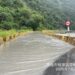 復興路段荖濃溪水漲至路面 道路阻斷