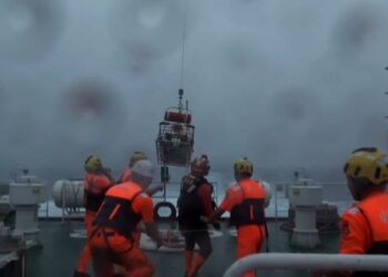 雙颱影響海象惡劣 海巡苦戰千浬成功救援