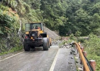 台8線155.8公里處豁然亭附近 土石坍落道路中斷