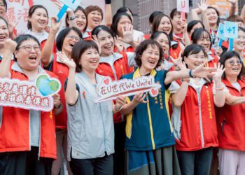 共同⽀持公衛醫護⼈員為「愛」友善 嘉市衛⽣局攜⼿U Café響應「在U世代 We Unite」