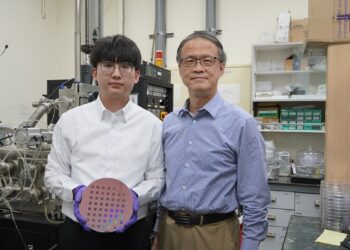 臺科大研發全球首創「菱形金屬奈米管陣列」助攻生醫檢測效能 登上國際頂尖期刊封面