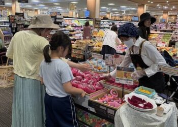 高雄紅龍果首度進軍日本市場！攜手關西最大批發商登上13家連鎖超市舉辦試吃活動