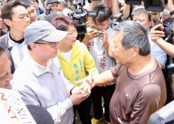 卓揆視察台南後壁水患區宣布啟動雲嘉南前進指揮所
