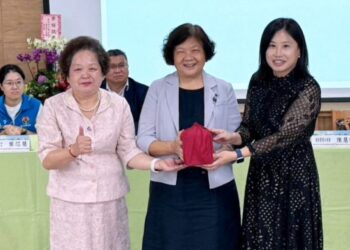 竹南高中校長交接 新任校長劉曉雯提出「科技竹南 國際耀夢」願景