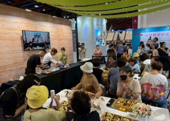 鮪魚刀工秀震撼全場 六大品牌聯展大秀屏東食力 2025 台灣美食展報導