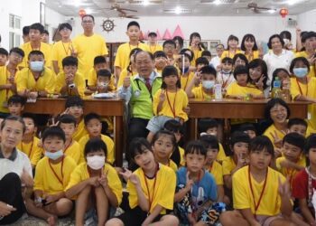 濟公廟夏令營登場 陳光復勉勵學員探索自我與培養品格