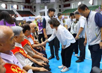 嘉義市長黃敏惠為114年模範父親、慈暉父親頒獎表揚 身教言傳 成為家庭與社會典範