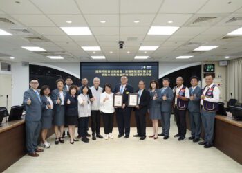 傳遞公益暖流 國際同濟會台灣總會暨澎嘉南區 捐贈嘉市府獎助學金