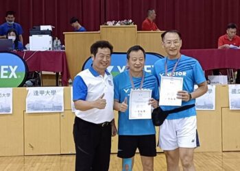 114年大專教職員工羽球錦標賽 台鋼科大高錦勝、黃宏春勇奪男子百齡組雙打亞軍