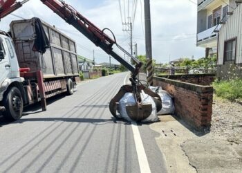 台南風災清逾1270噸石綿瓦