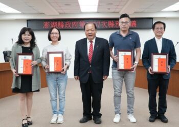 陳光復主持第1007次縣務會議　表揚長照、社安網績優人員與縣府績優團隊