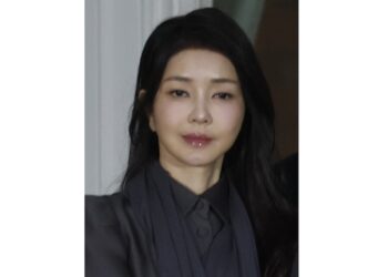 南韓前第一夫人金建希遭收押　憲政史首見前總統夫婦同時羈押