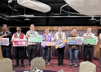 高雄市警局原住民親子活動 大港巡航飽覽港都風光