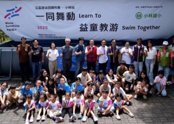 舞動陽光公益游泳列車再抵小林國小 學童挑戰精進自我