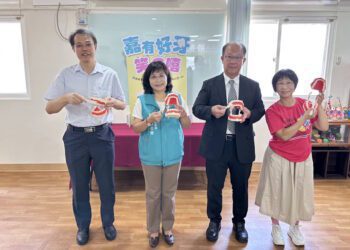 陪長輩顧好牙 嘉義縣啟動「嘉有好牙笑C嘻」