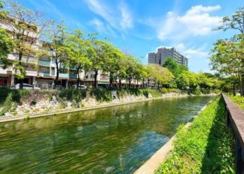 綠川水岸融合人文生態 河岸環境優美邀市民周末漫步