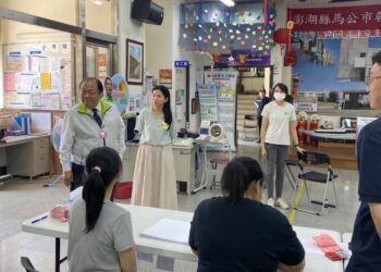 陳光復向選務人員表達感謝　呼籲鄉親踴躍投票 為國家未來發聲