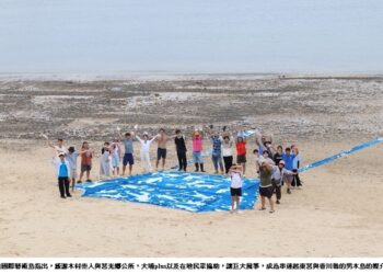 日本藝術家木村崇人和東莒居民共同施放巨型風箏 讓島嶼意象化為天空的雲朵！