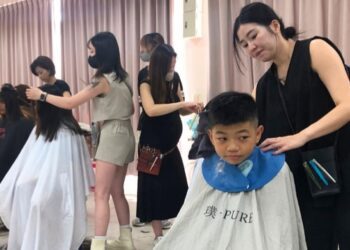 苗栗家扶義剪活動暨家長座談會           孩子備感溫暖和鼓勵