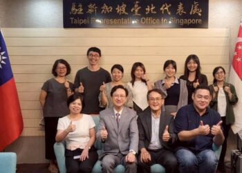 臺北客家11位青年赴新加坡進行客家文化交流開啟青年對談