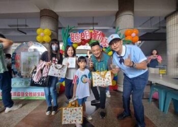 台南教局贈國小新生入學禮