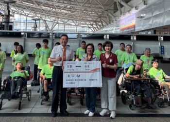 高鐵左營站關懷腦麻兒 親子首搭高鐵溫馨遊