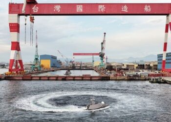 台船「奮進魔鬼魚號」領航！台灣無人船首度獲船級協會認證