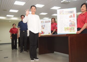 921防災宣導「保護你」　許淑華示範地震「趴下、掩護、穩住」　