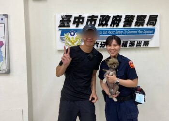 汪星人走失 警靠晶片助其重回主人懷抱