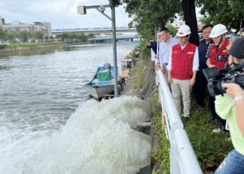小犬颱風來襲 陳其邁視察防汛 下午6時起停止上班、上課。
