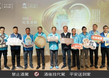 金蛇迎春蛇盤富貴 金門酒廠發行限量「蛇來運轉」玉璽酒 蛇我其誰!