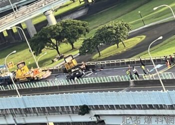 台64線凌晨BMW衝撞工程車 29歲駕駛受困車內活活燒死