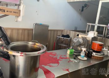 （潑漆片）桃園龜山麵店遭蒙面歹徒潑紅漆砸店 被害人PO文：台灣的治安怎麼了？
