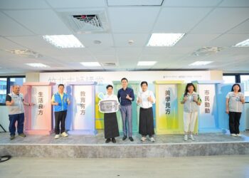 影音／鄭朝方力邀「大師級」名人講堂50場活化各里集會所推終身學習　首場型男主廚吳秉承父子檔為市民下廚