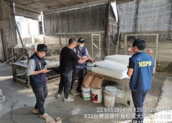 鳳山溪持續主動巡查 查獲水泥製品業偷排廢水祭重罰並命停工