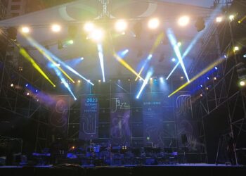 臺中爵士音樂節開幕湧十五萬人 盧市長化身樂迷一起搖擺