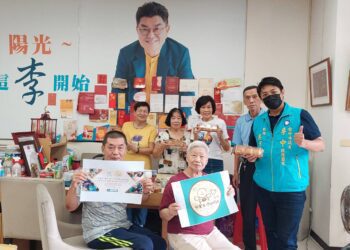 微笑天使烘焙坊攜手李中愛台中粉絲團 關懷鄰里長者與社福夥伴