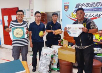 台中集興宮西秦王爺志工團 颱風夜前夕慰勞警消 共同守護民眾安全