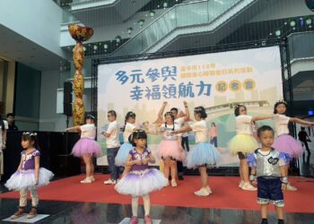 台中市政府表揚11位復康巴士捐贈者與15位優良司機，