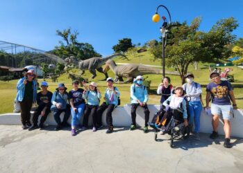 特教師生訪九九峰 親近動物實踐共好