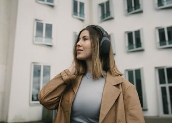 主動降噪搭配 94 小時超強續航力 EDIFIER 推出 W830NB 無線降噪耳罩耳機