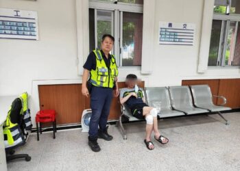 失智翁迷途又跌倒送醫 中警暖心助返家