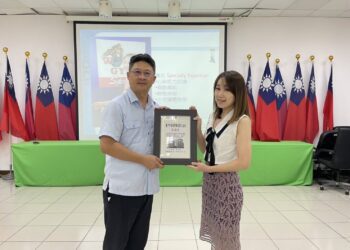 不是冷氣壞了 這所警局聯合勤教 讓參加員警全身濕透透