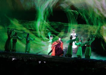 超過5萬人湧入 為了看明華園戲劇總團《超炫白蛇傳》