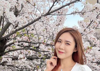 金曲甜美女神不藏了！ 到日本露出本性 笑說「打」上癮了