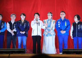 明華園創作大戲鴨母王北屯盛大演出 盧市長到場力挺傳統藝術